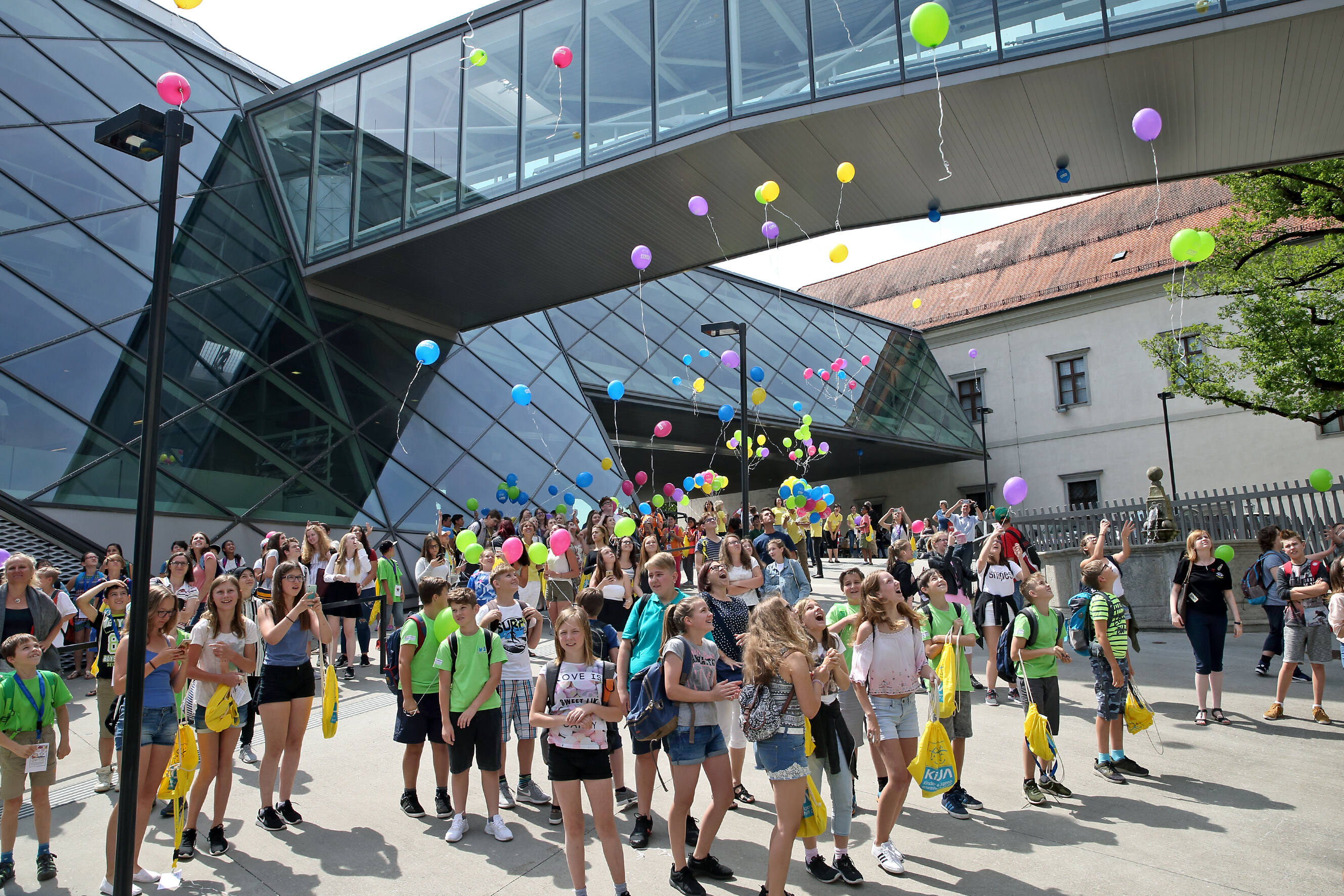 Luftballonstart beim Kinderrechtfest 2017